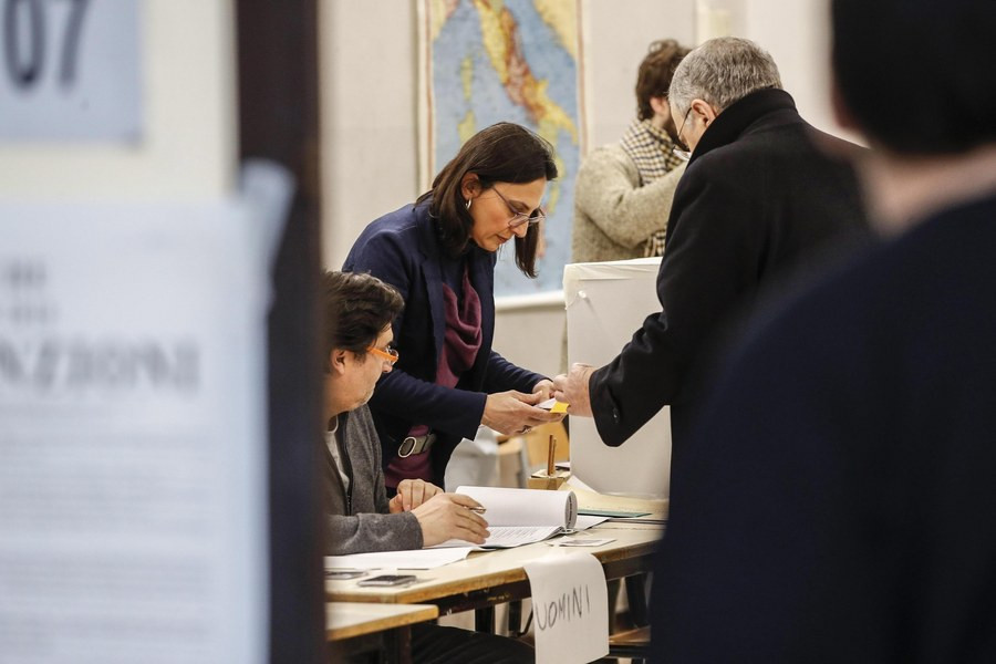 Ιταλία: Σε εξέλιξη η εκλογική διαδικασία