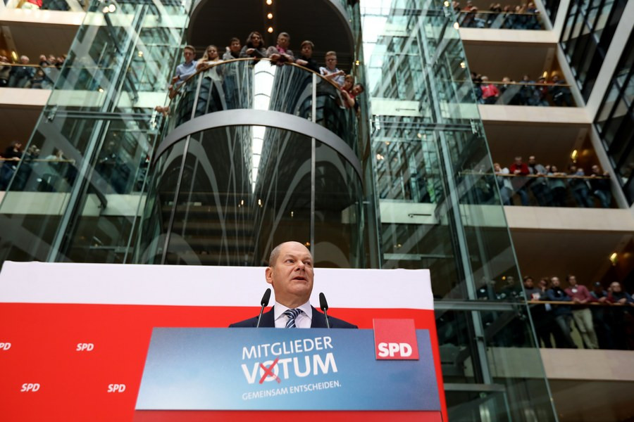 «Ναι» στον μεγάλο συνασπισμό ψήφισε το SPD