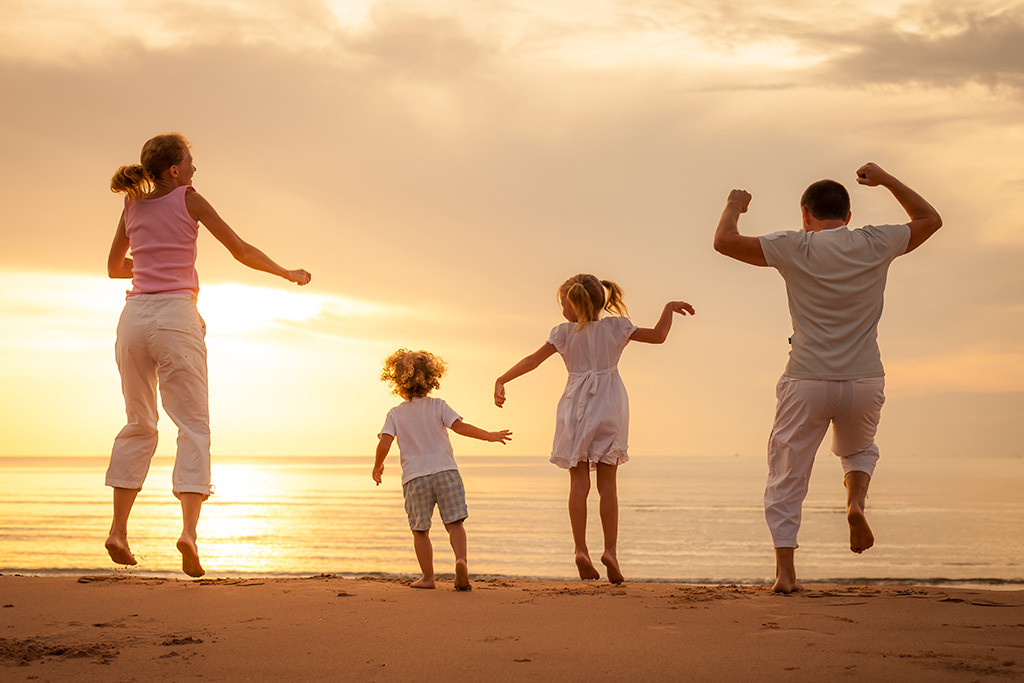«Θετική ανατροφή»: Πέντε αρχές για να μεγαλώσετε ευτυχισμένα παιδιά