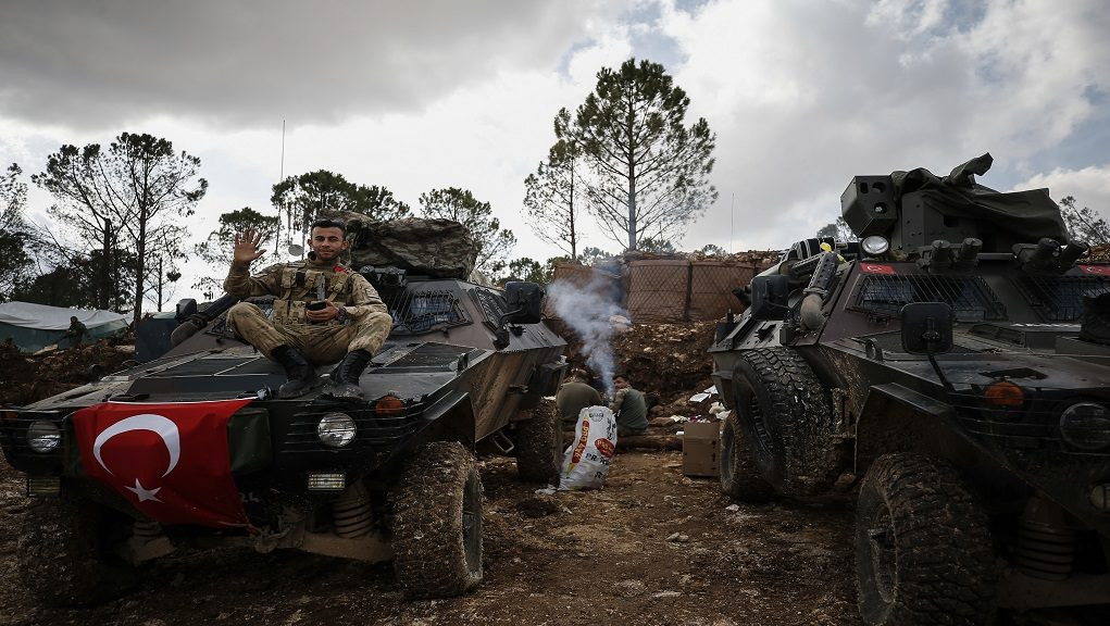 Οι τουρκικές στρατιωτικές δυνάμεις βρίσκονται σε απόσταση αναπνοής από την Αφρίν