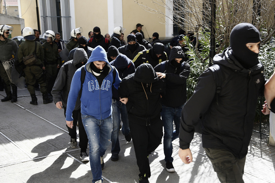 Προφυλακιστέοι οι 4 από τους 7 κατηγορούμενους της νεοναζιστικής «Combat 18 Hellas»