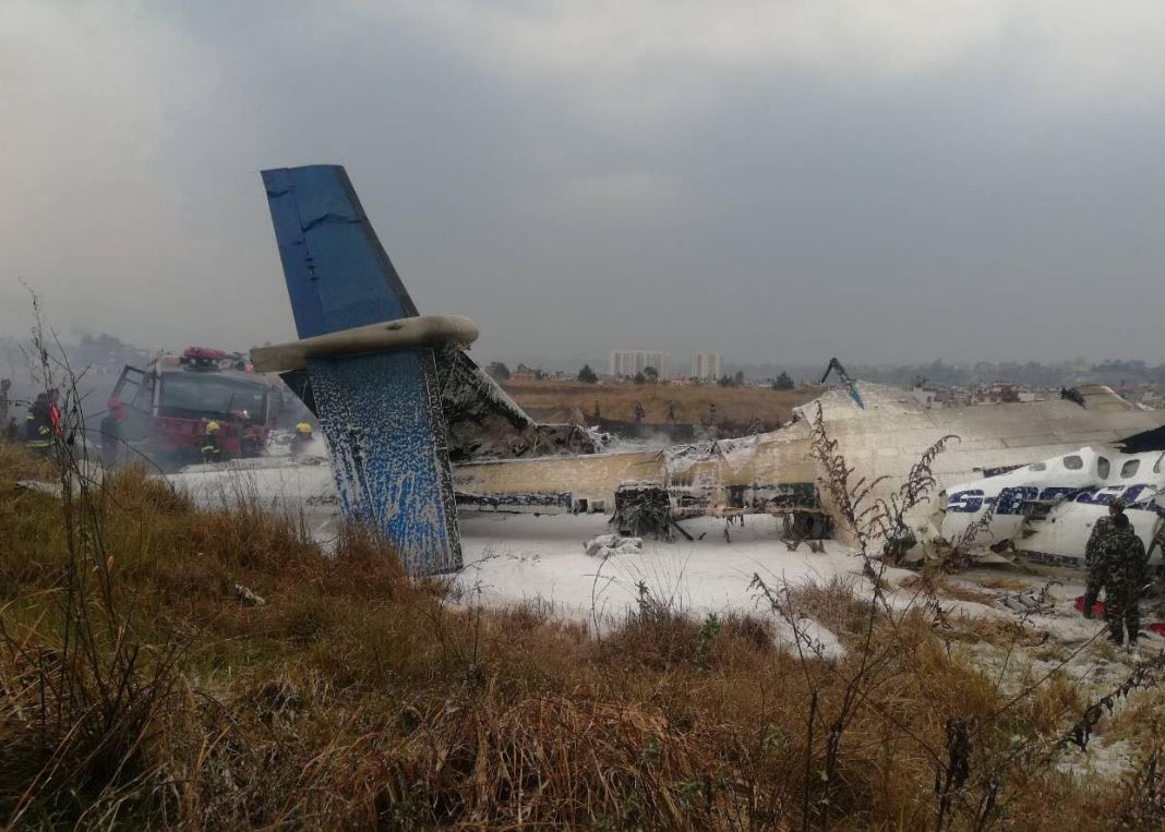 Συνετρίβη αεροσκάφος στο αεροδρόμιο του Κατμαντού – Φόβοι για δεκάδες νεκρούς [ΒΙΝΤΕΟ]
