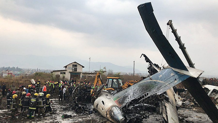 Τουλάχιστον 50 νεκροί από την συντριβή αεροσκάφους στο Νεπάλ [BINTEO]