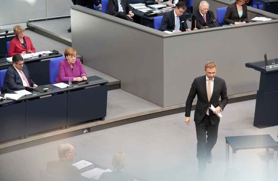 Handelsblatt: «Όχι» του FDP στην εκταμίευση της δόσης