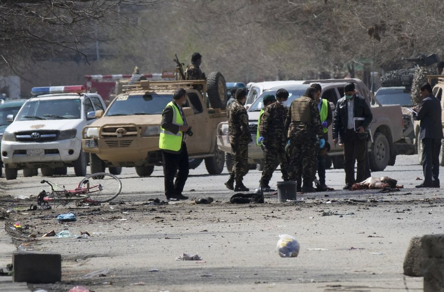 Τουλάχιστον 32 νεκροί από επίθεση βομβιστή αυτοκτονίας σε τέμενος στην Καμπούλ