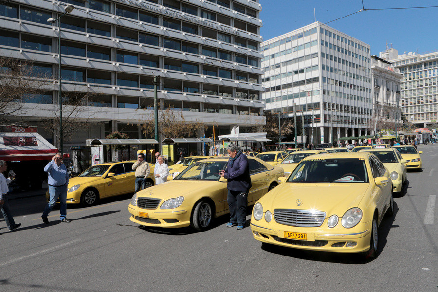 Ψηφίστηκε το νομοσχέδιο για τα νέα πρόστιμα του ΚΟΚ και τα ταξί