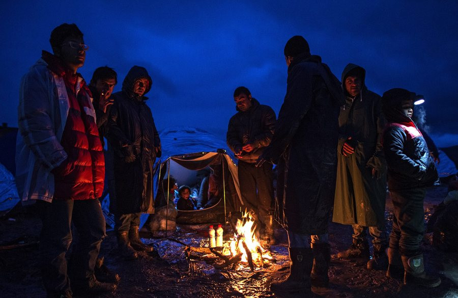 Spiegel: Η Τουρκία κλείνει τα σύνορα στους Σύρους πρόσφυγες με λεφτά της ΕΕ
