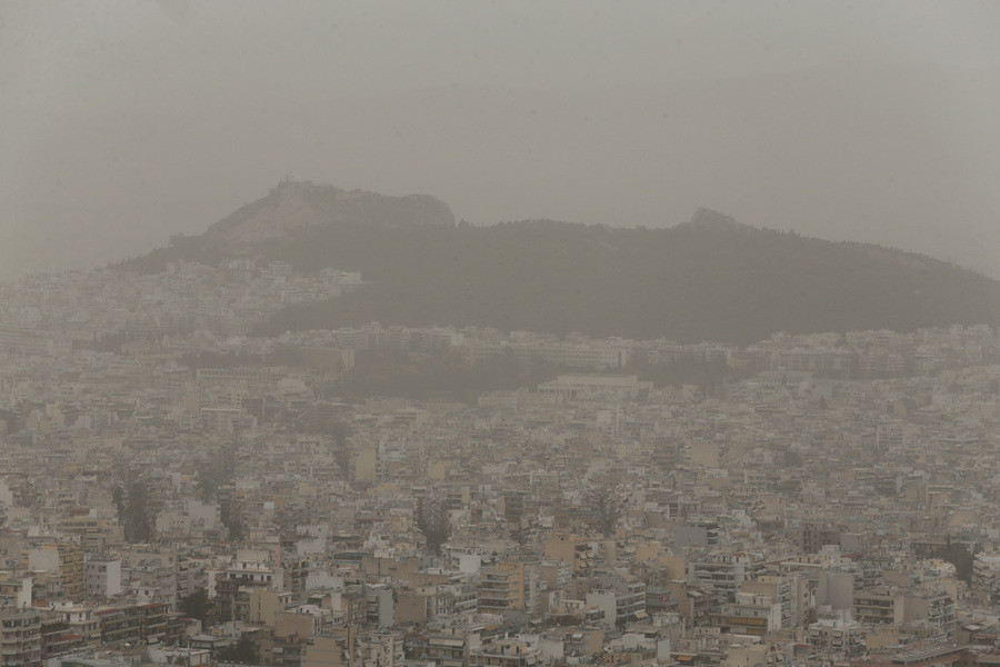 Η Αθήνα «πνίγηκε» στη σκόνη – Ποιες οι επιπτώσεις στην υγεία