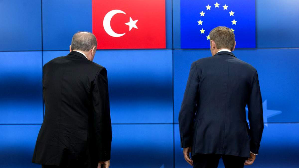 Spiegel: Κοντά σε ρήγμα η συμφωνία ΕΕ – Τουρκίας για τους πρόσφυγες