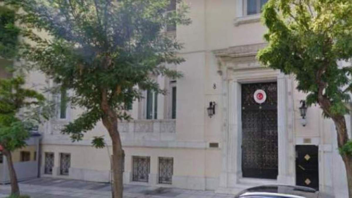 Υπουργείο Προστασίας Πολίτη: «Απαράδεκτη ενέργεια» η επίθεση με μπογιές στο τουρκικό προξενείο