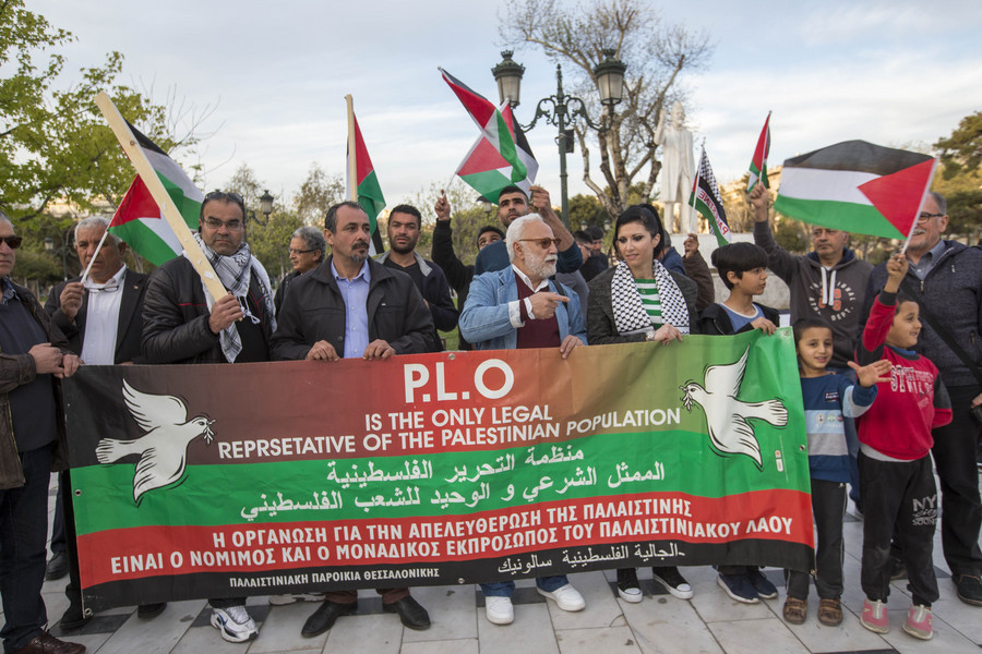 Θεσσαλονίκη: Καθιστική διαμαρτυρία Παλαιστίνιων για τη σφαγή στη Γάζα