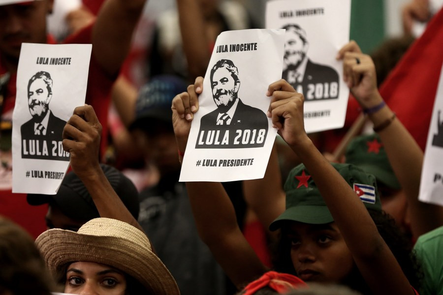 Βραζιλία: Στην φυλακή οδηγείται ο Λούλα