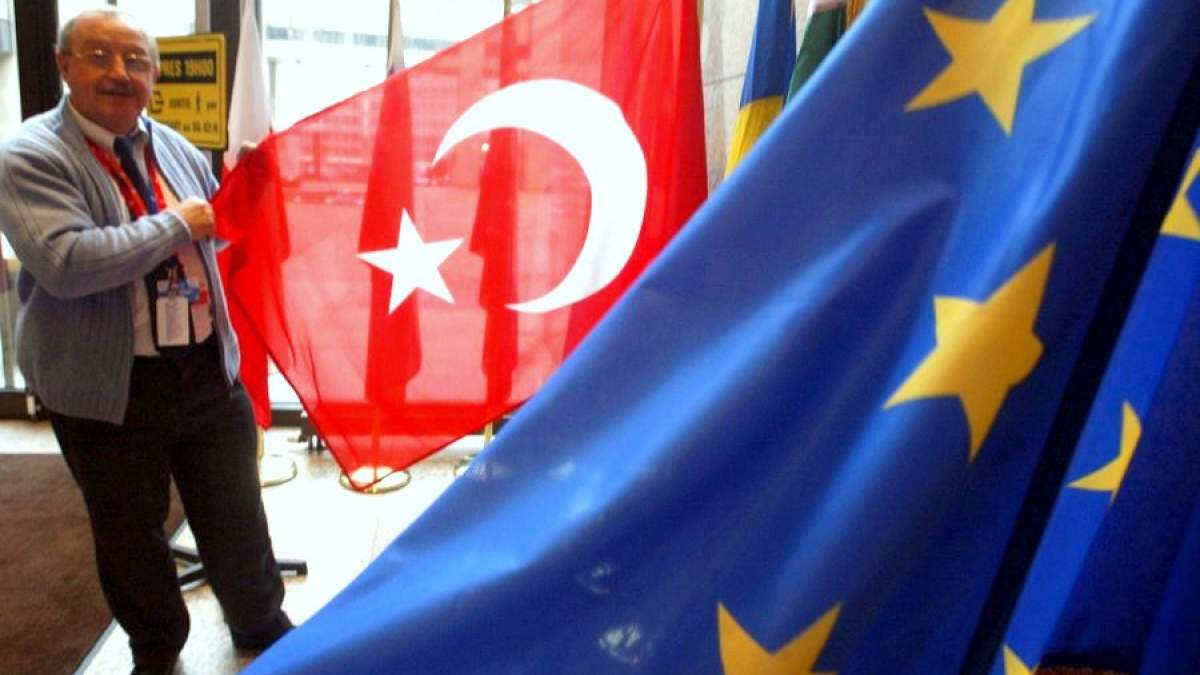 Η Κομισιόν ελπίζει σε συμφωνία για τη συνέχιση της χρηματοδότησης της Τουρκίας