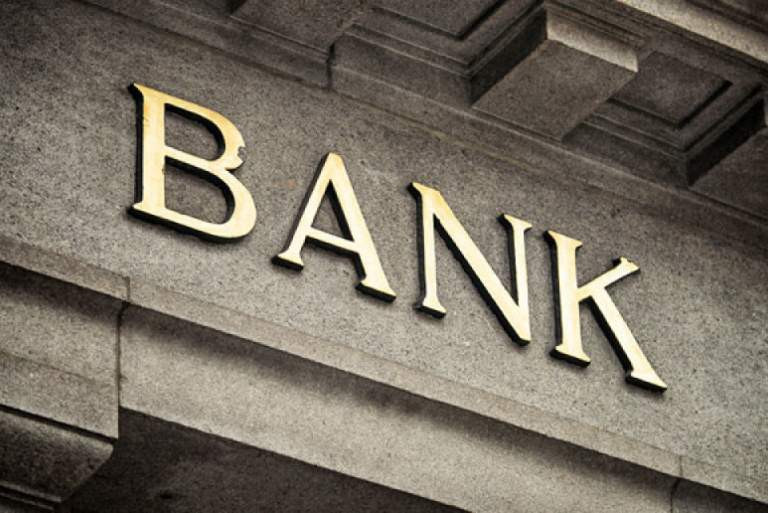 Προστασία τραπεζικών λογαριασμών από κατασχέσεις – Τι ισχύει για τους κοινούς λογαριασμούς [ΒΙΝΤΕΟ]