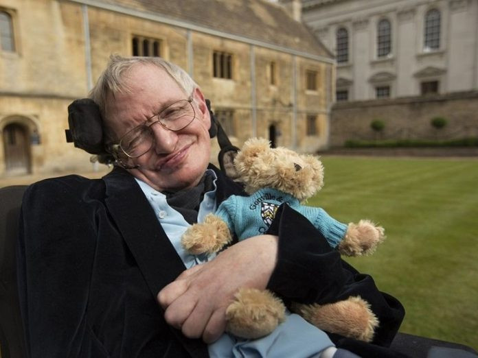 Τρεις πολύτιμες συμβουλές που έδωσε ο Stephen Hawking στα παιδιά του