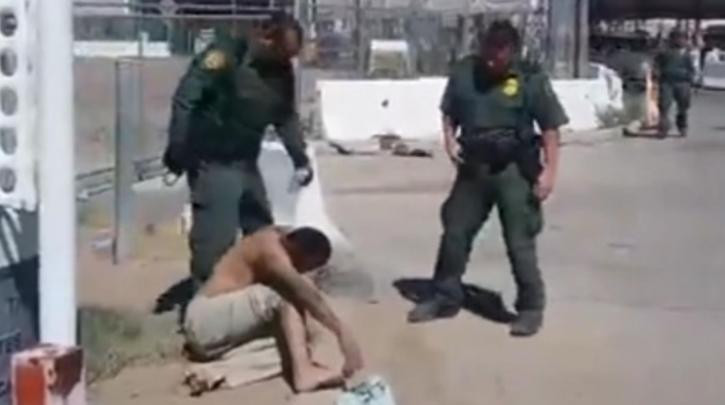 Πως Αμερικανοί αστυνομικοί «ξεφορτώνονται» μετανάστη στα σύνορα με το Μεξικό [Βίντεο]