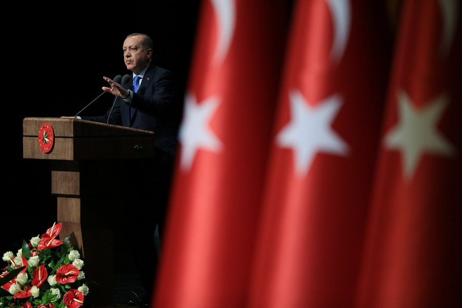 Οι πολιτικές του Ερντογάν προκαλούν τρικυμία στην τουρκική οικονομία