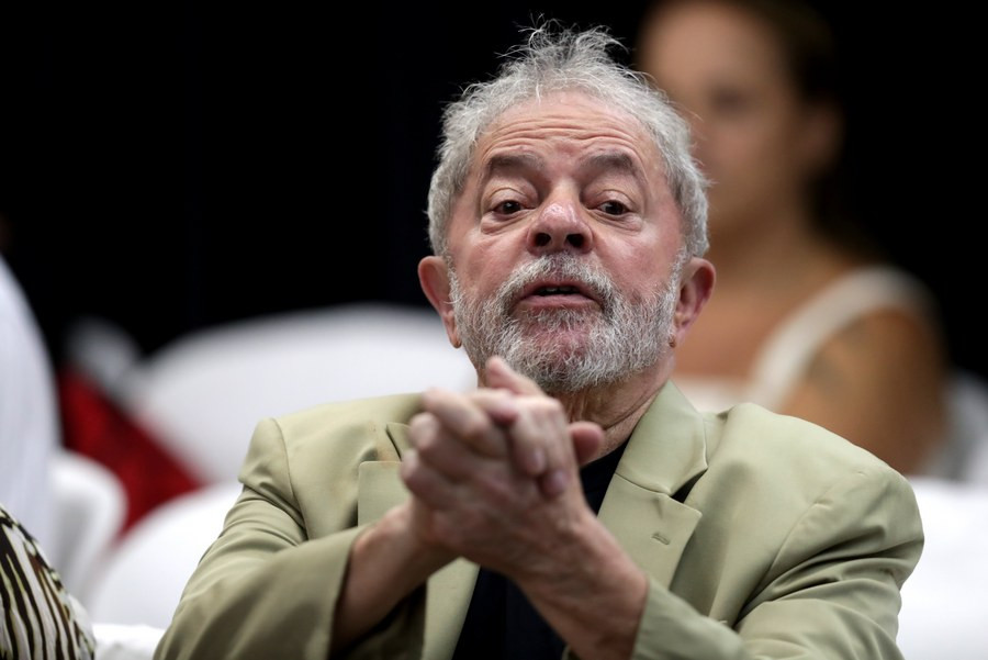 Φαβορί για πρόεδρος ο Λούλα και από τη φυλακή