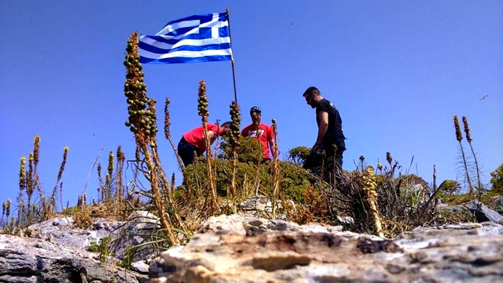 Δήμαρχος Φούρνων: Η ελληνική σημαία κυματίζει ακόμη στη βραχονησίδα