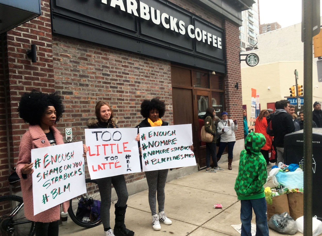 Αντιρατσιστικό… σεμινάριο από τα Starbucks σε 175.000 υπαλλήλους