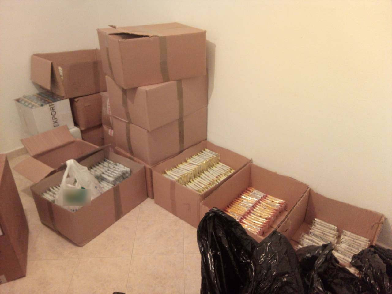 Κατασχέθηκαν πάνω από 116.000 λαθραία πακέτα τσιγάρα – ‘Εξι συλλήψεις