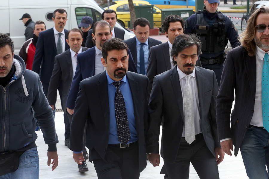 «Σκάνδαλο και ρεζιλίκι» χαρακτηρίζει ο τουρκικός Τύπος την απελευθέρωση ενός από τους «8»