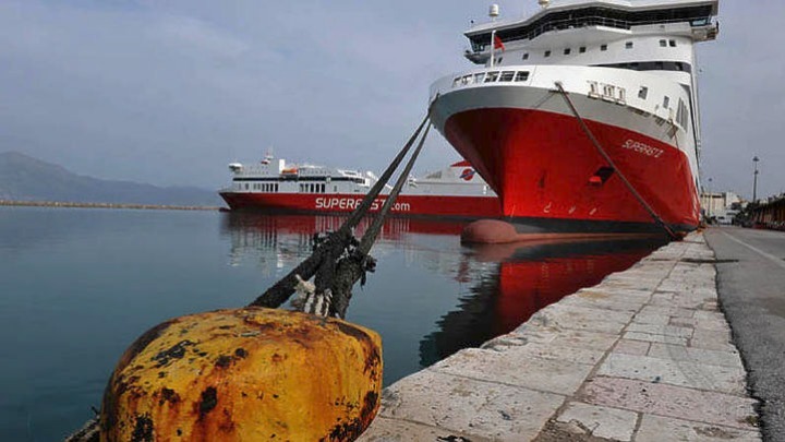 Δεμένα τα πλοία στα λιμάνια την Πρωτομαγιά