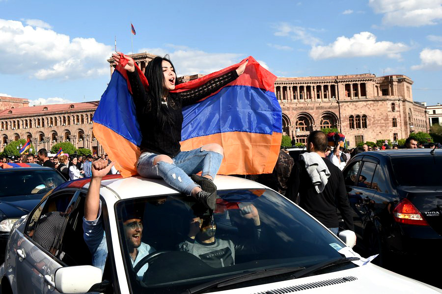 Αρμενία: Μια «βελούδινη επανάσταση» στο μαλακό υπογάστριο της Μόσχας