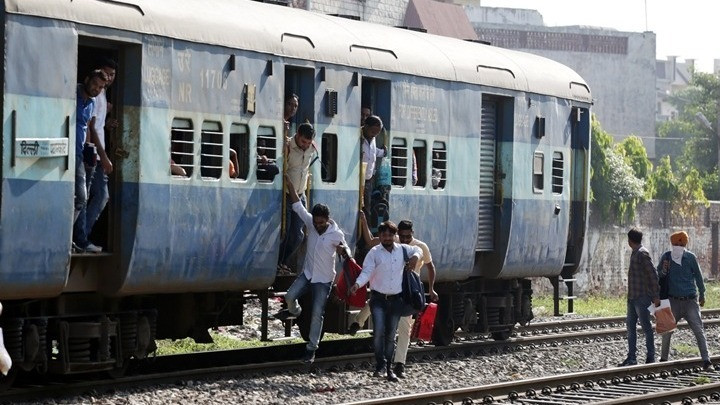 Ινδία: Δεκατρία παιδιά νεκρά από σύγκρουση σχολικού με τρένο