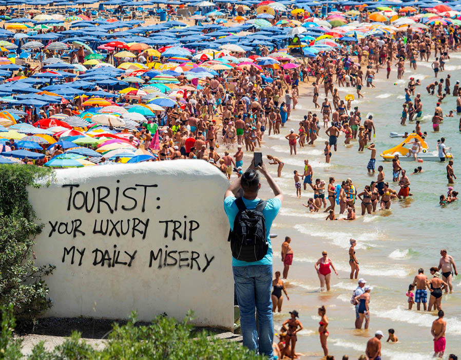 Η Μαγιόρκα απαγορεύει τα AirBnB: «Όχι» στον ανεξέλεγκτο τουρισμό