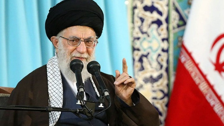 Ο ηγέτης του Ιράν καλεί τις μουσουλμανικές χώρες να ενωθούν εναντίον των ΗΠΑ