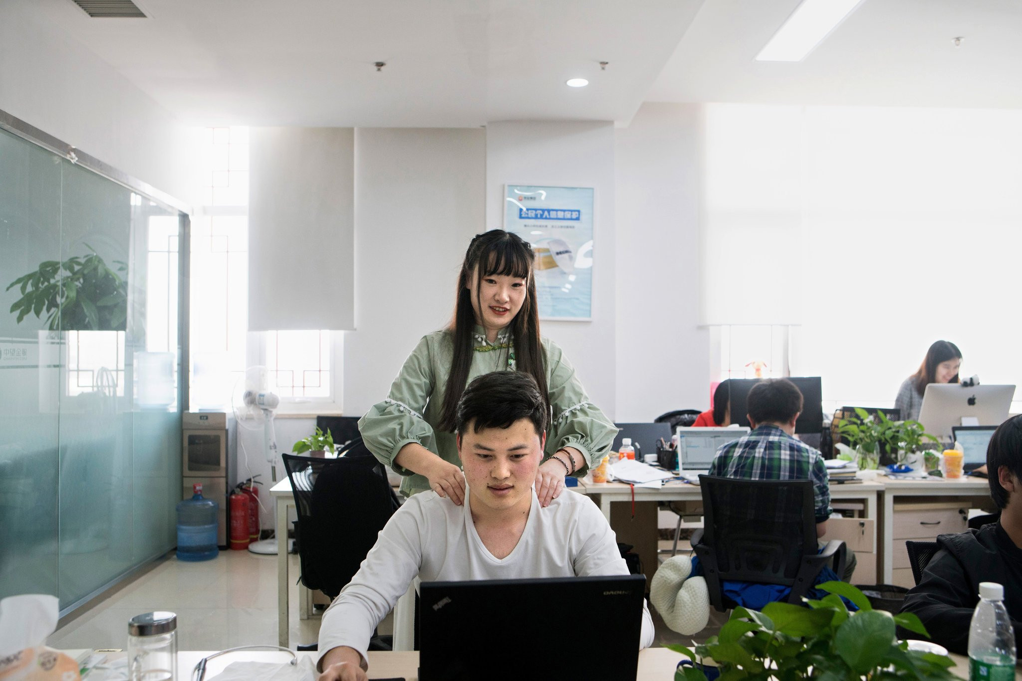 Κινεζικά start-ups αναζητούν γυναίκες για την «ανακούφιση» των προγραμματιστών τους