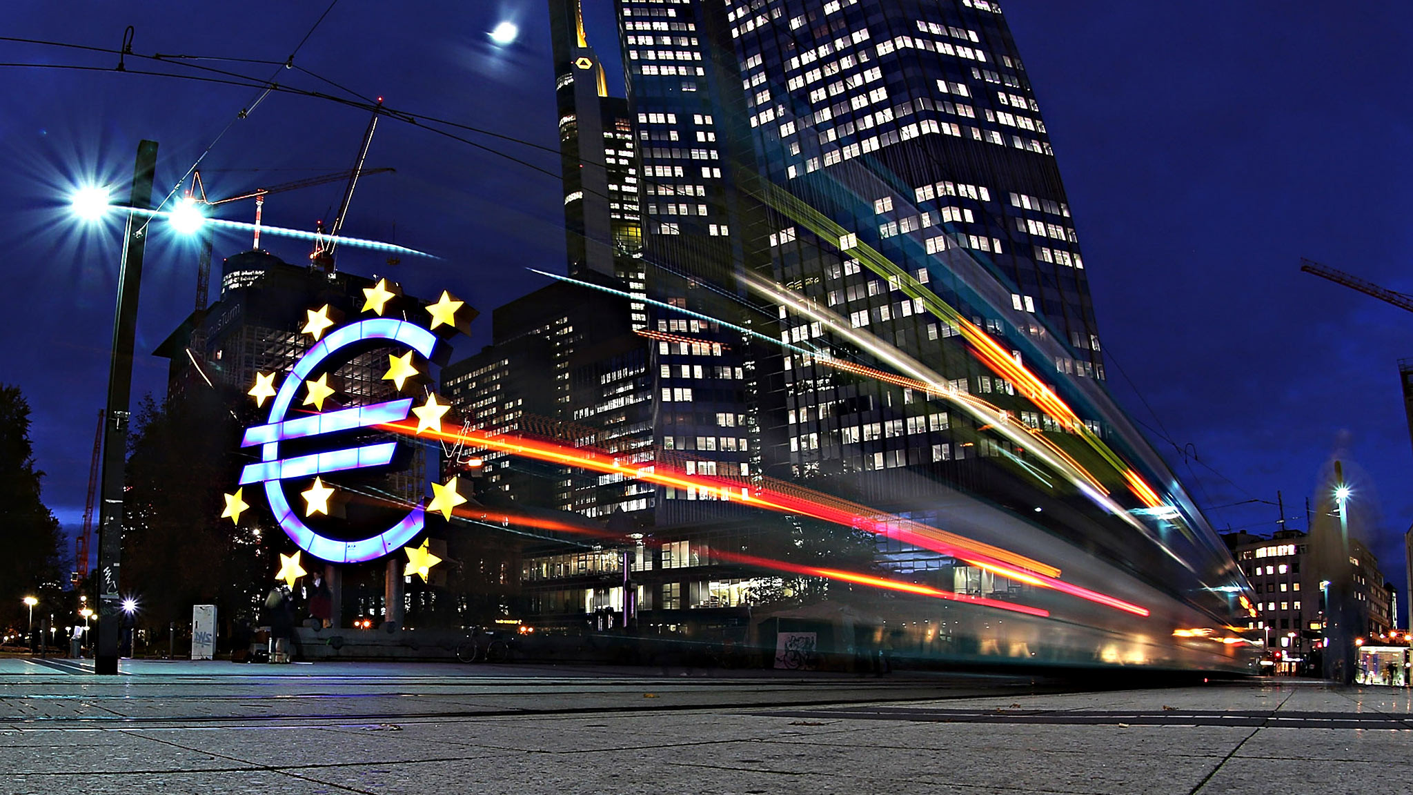 FT: Πιέσεις ΕΚΤ στο Βερολίνο για ελάφρυνση του ελληνικού χρέους