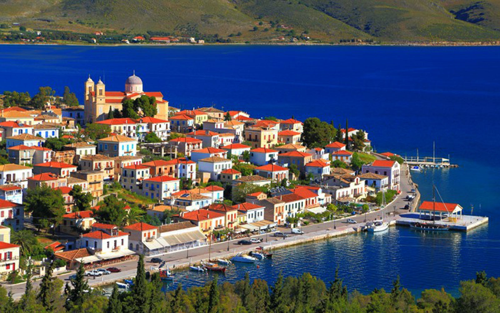 Guardian: Δύο ελληνικοί προορισμοί στις ομορφότερες παραθαλάσσιες πόλεις της νότιας Ευρώπης