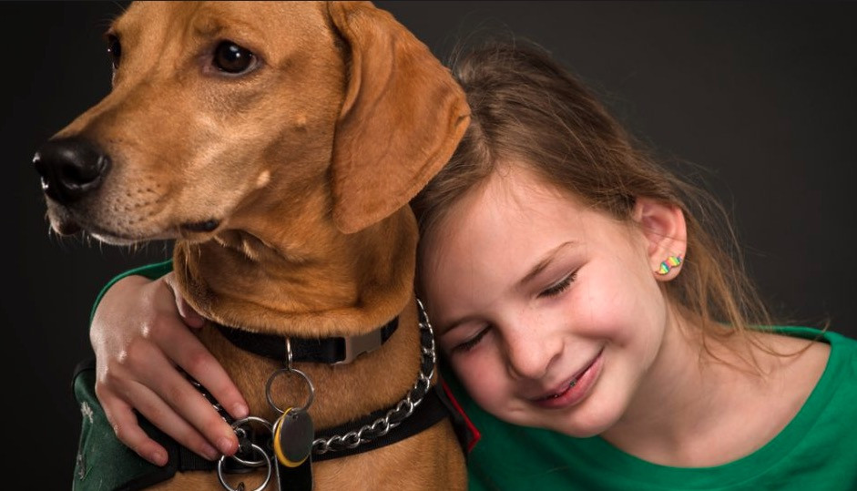 Πως οι σκύλοι – βοηθοί αλλάζουν την ζωή παιδιών με αναπηρίες