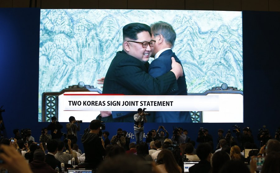 Κορέα: Από τον πυρηνικό πόλεμο, στον πόλεμο φιλίας