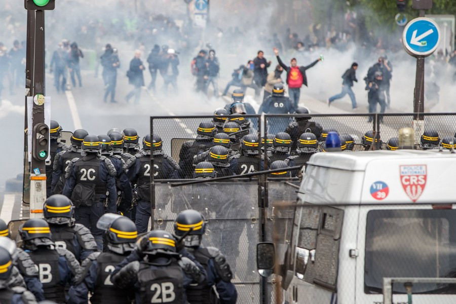 Συγκρούσεις αστυνομίας και διαδηλωτών στο Παρίσι [ΦΩΤΟ + ΒΙΝΤΕΟ]