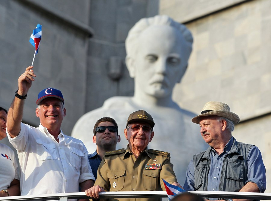 Εργατική Πρωτομαγιά στην Κούβα: Ο Ραούλ Κάστρο στο πλευρό του νέου ηγέτη της χώρας