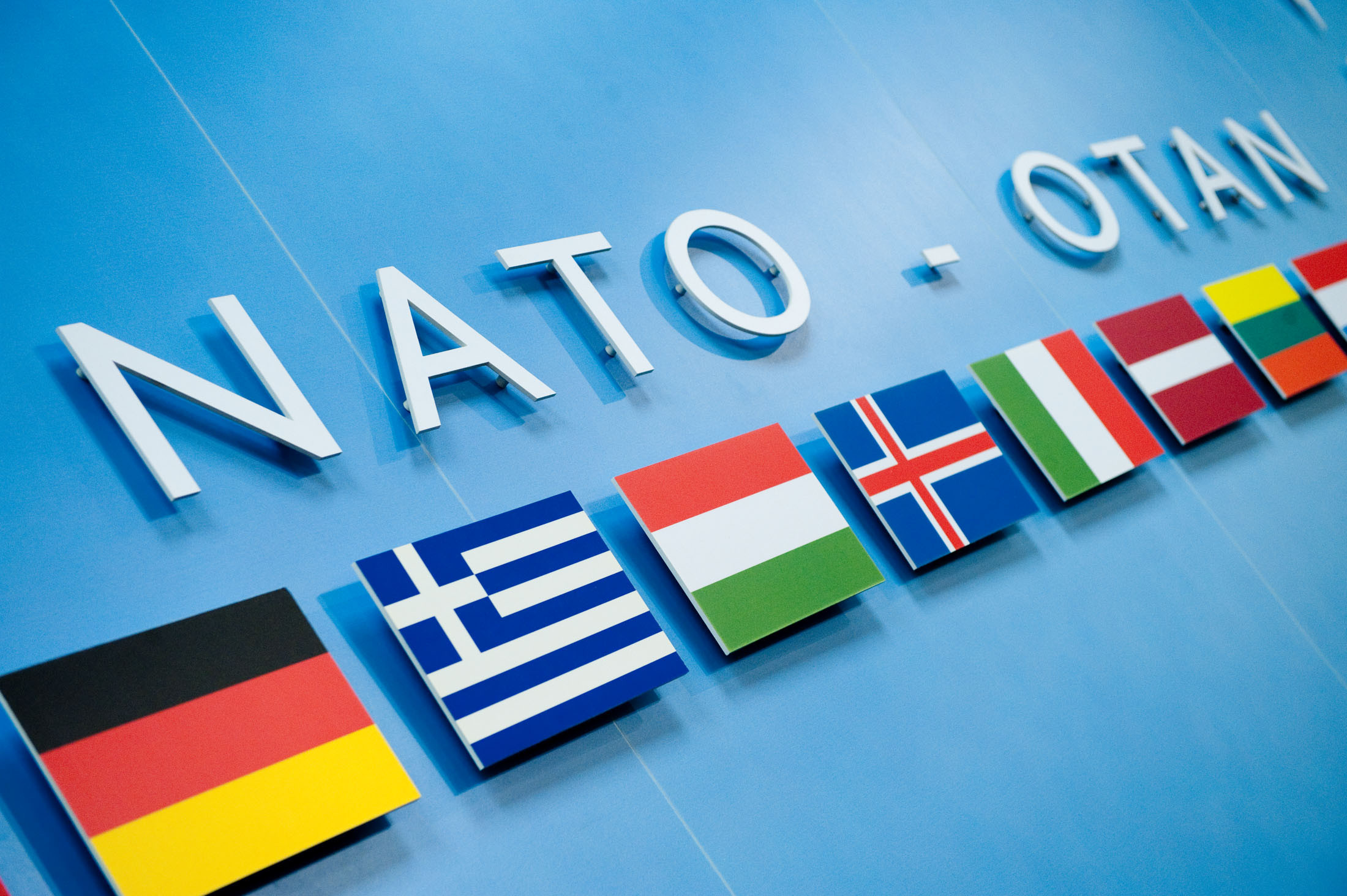 Τα 29 μέλη του ΝΑΤΟ δαπανούν το 52% των παγκόσμιων αμυντικών ποσών