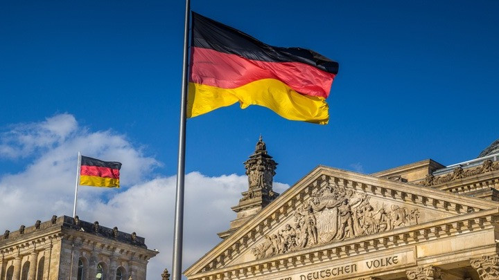 «Τα άσχημα νέα στην Ελλάδα ήταν καλά νέα για τη Γερμανία»: Τι κέρδισε η Γερμανία από τον εκβιασμό της Ελλάδας