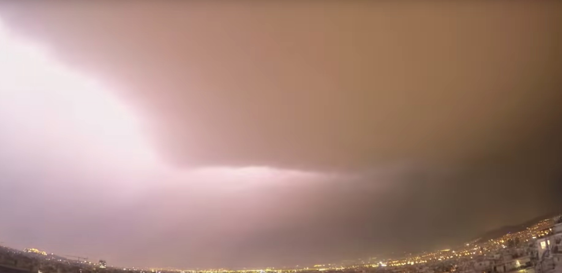 Το «πάρτι» της καταιγίδας στην Αθήνα σε timelapse [Βίντεο]