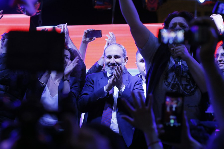 Αρμενία: Το κυβερνών κόμμα θα ψηφίσει τον Πασινιάν για την πρωθυπουργία
