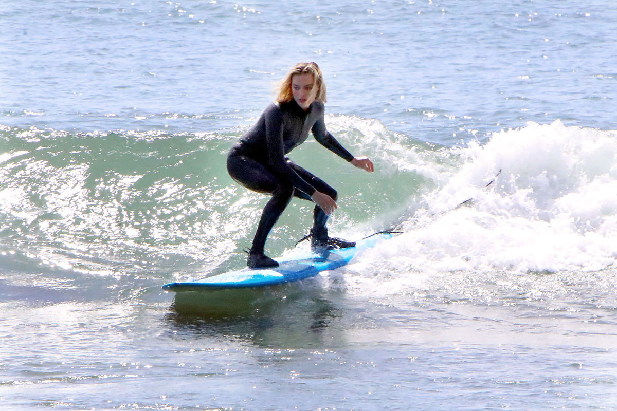 Margot Robie, Surfing, Nissan και ηλεκτροκίνηση [video]