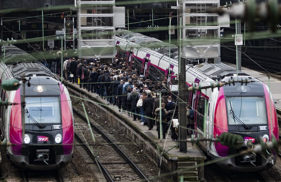 Πάνω από 300 εκατ. ευρώ το κόστος των απεργιών στους γαλλικούς σιδηροδρόμους