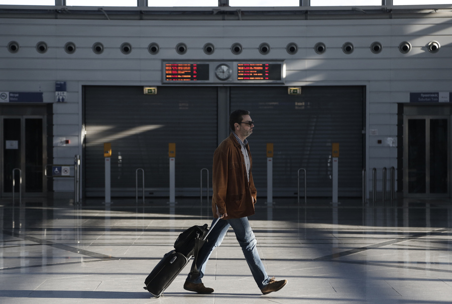 Δίωρη στάση εργασίας την Κυριακή σε τρένα και προαστιακό