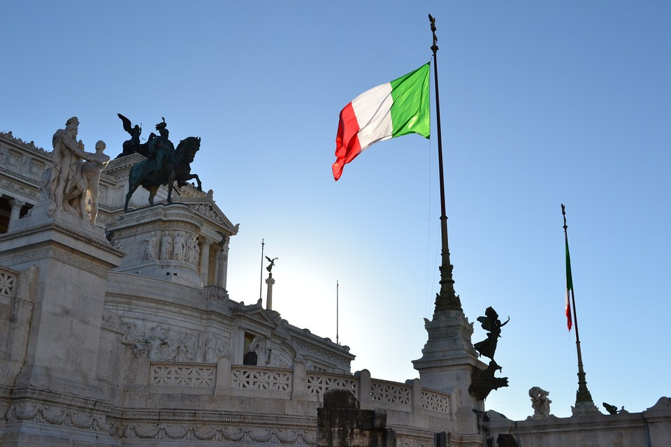 Πέντε Αστέρια – Λέγκα του Βορρά: Θα εκτροχιάσει ο ιταλικός συνασπισμός την Ευρώπη;