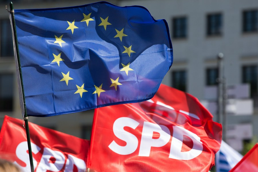 «H αριστερή πτέρυγα του SPD θέλει περισσότερα χρήματα και μεγαλύτερη αλληλεγγύη για την Ευρώπη»