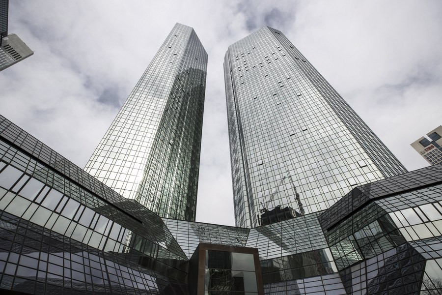 «Πογκρόμ» απολύσεων ετοιμάζει η Deutsche Bank