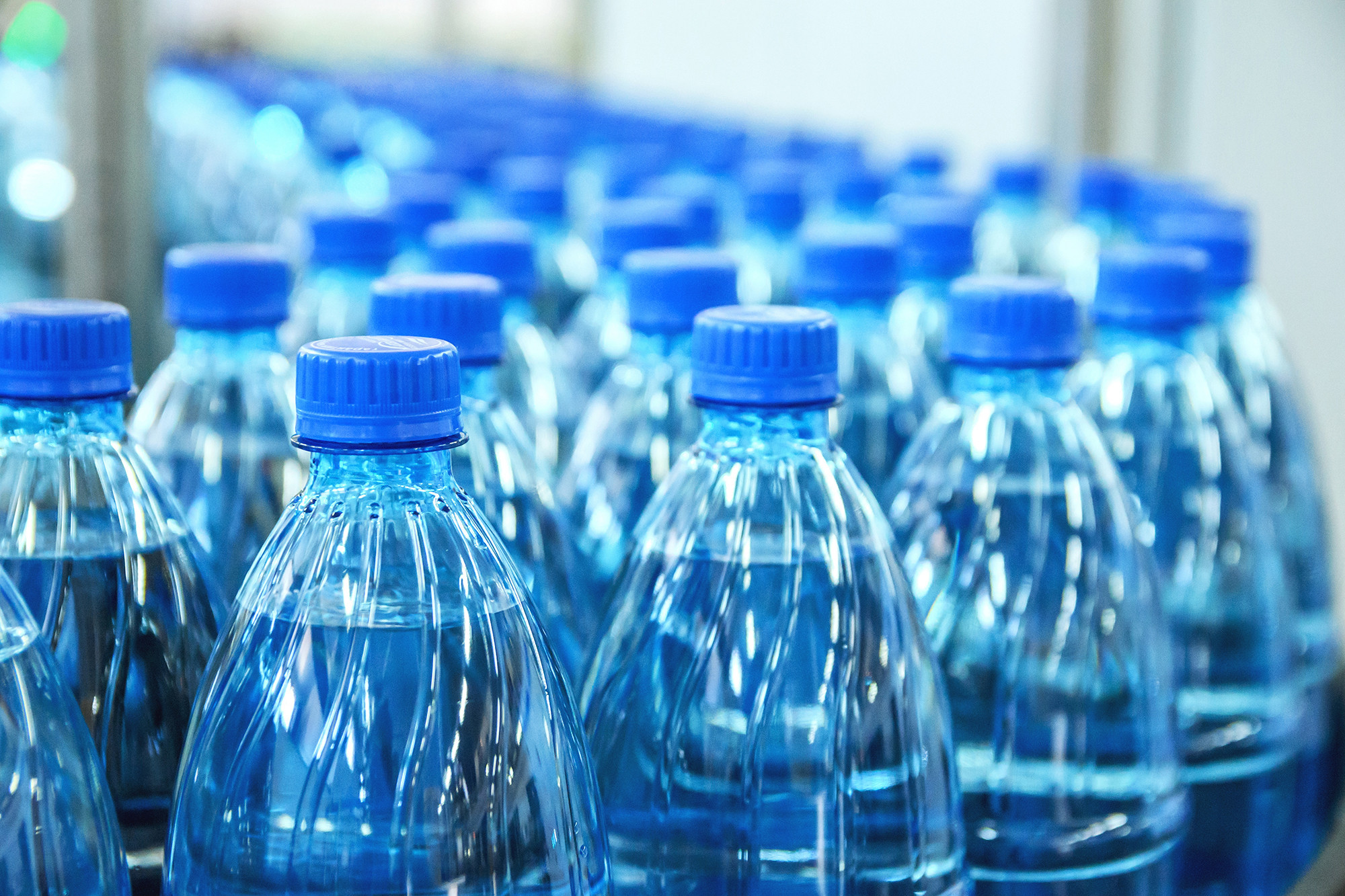 Γιατί δεν πρέπει να ξαναχρησιμοποιούμε τα πλαστικά μπουκάλια
