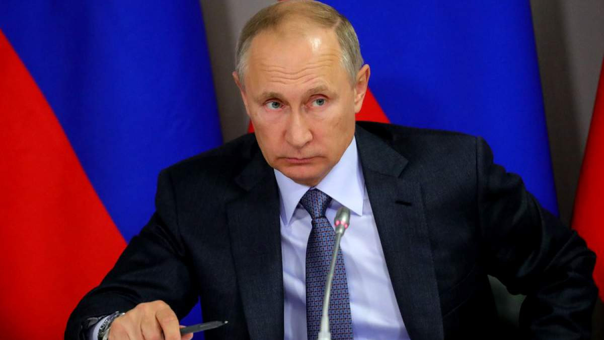 Ο Πούτιν δηλώνει ότι θα τηρήσει το Σύνταγμα και θα αποχωρήσει από την προεδρία το 2024